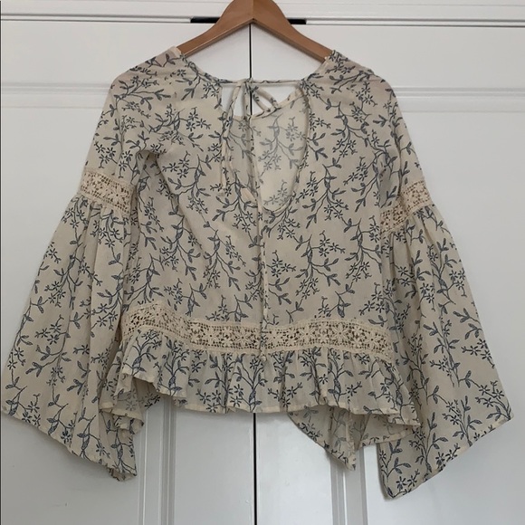 Cream floral vneck bell sleeve crop top - Picture 4 of 5